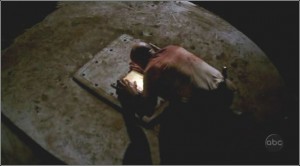 S1E19_Locke_Hatch_Light